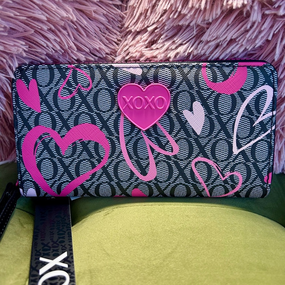 XOXO Women's Pink and Black Wallet